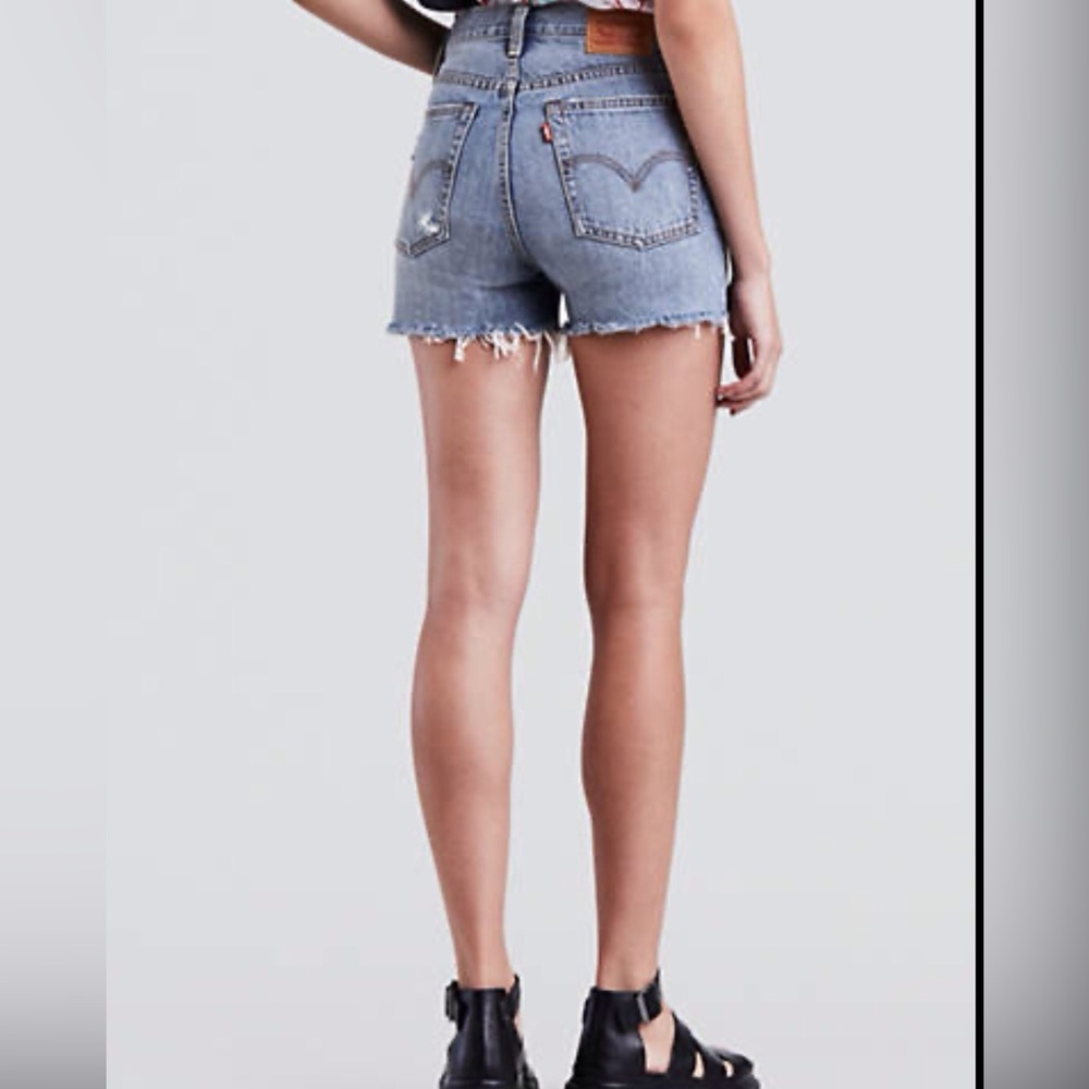 NWOT Levis Wedgie Fit Denim Jean Short Cutoff Raw Hem Distressed Womens Size 27